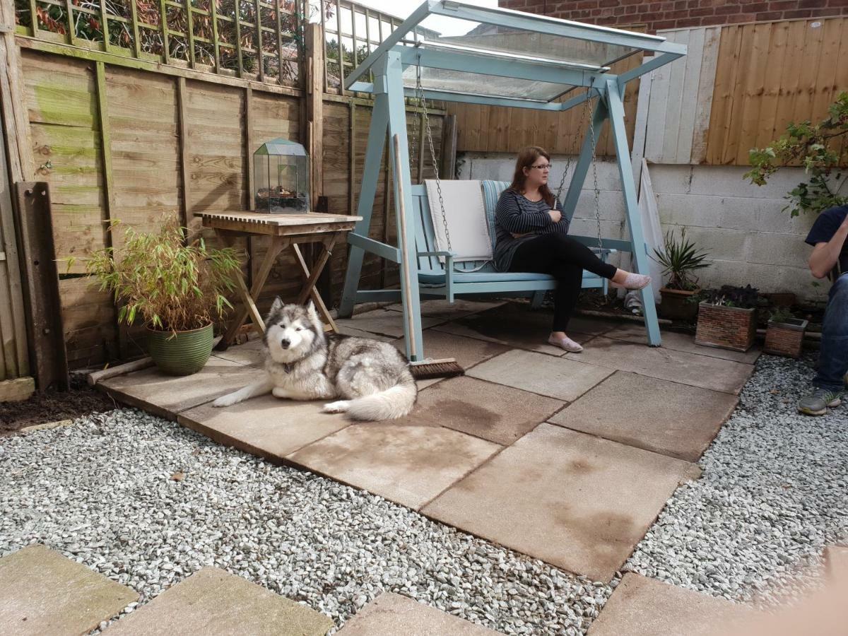 The Garden Room, Pets, Fridge Tv チェスター エクステリア 写真